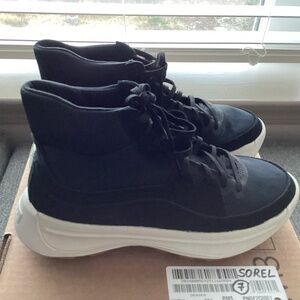 SOREL Women's Ona 503 Mid-Top Cozy Booties, size 7